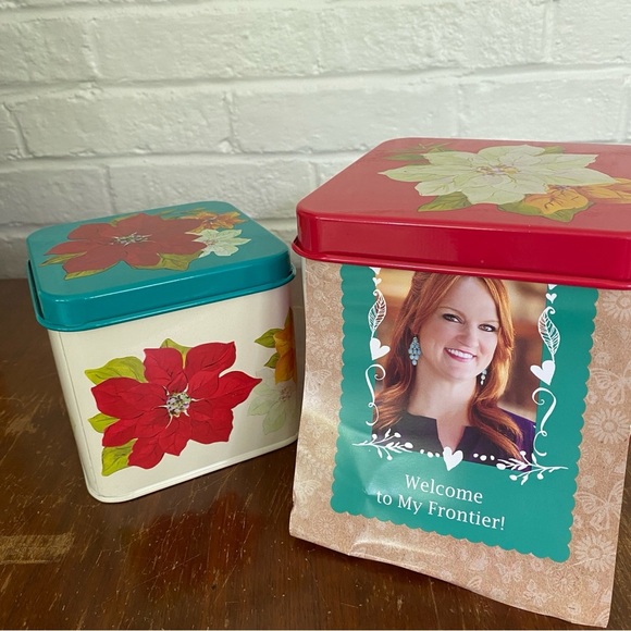 PIONEER WOMAN Poinsettia Cookie Tins Set of 2 New - Picture 5 of 7